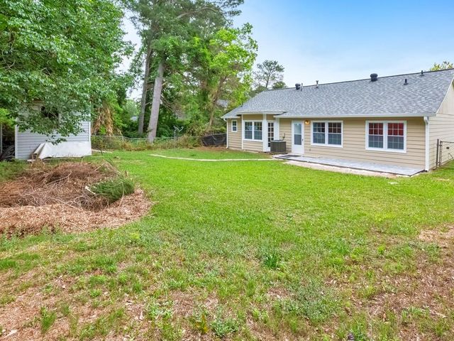 9138 Clubhouse Drive, Riverdale, GA 30274