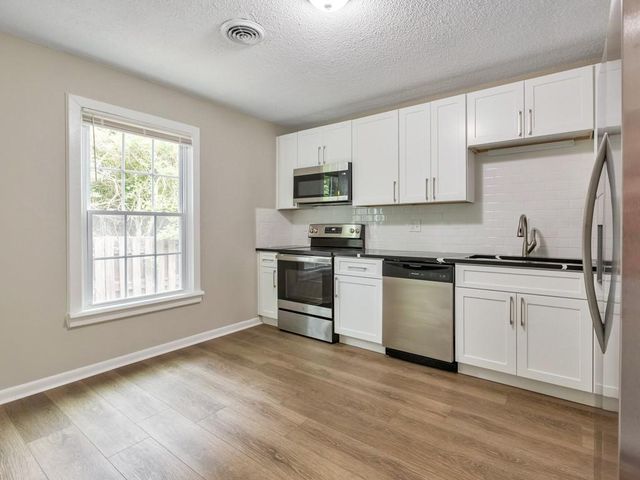 9138 Clubhouse Drive, Riverdale, GA 30274