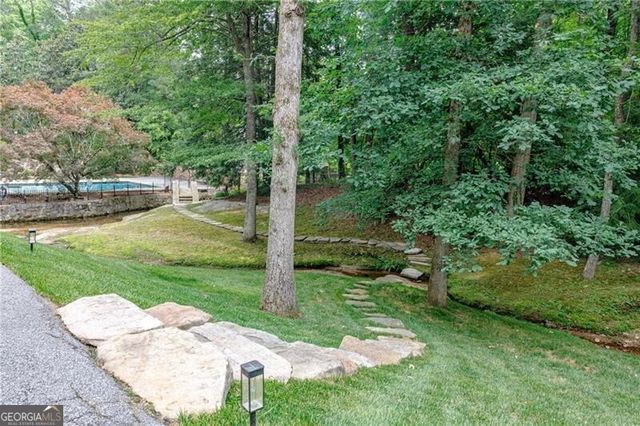 510 Londonberry Road, Atlanta, GA 30327