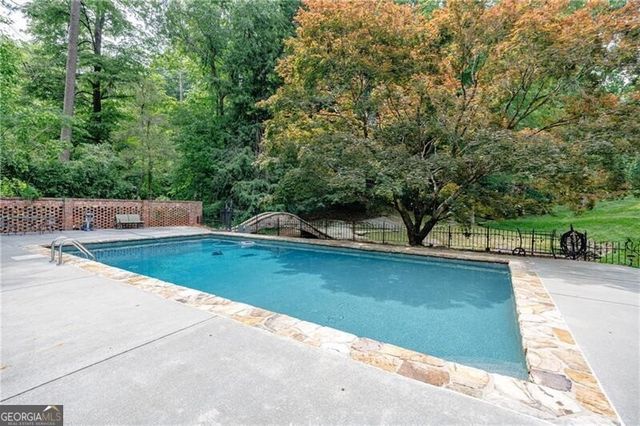 510 Londonberry Road, Atlanta, GA 30327