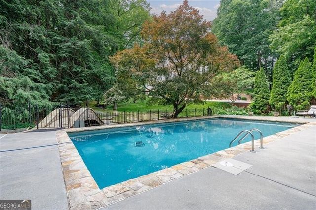 510 Londonberry Road, Atlanta, GA 30327