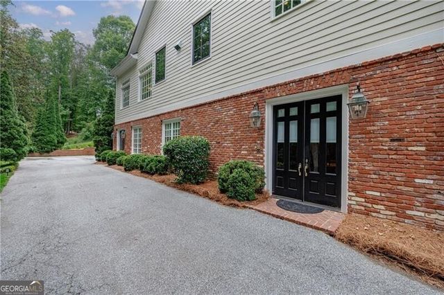 510 Londonberry Road, Atlanta, GA 30327