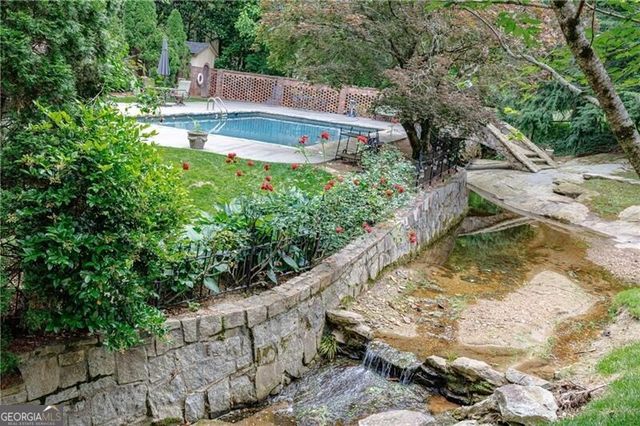 510 Londonberry Road, Atlanta, GA 30327