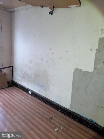 2865 N LEITHGOW ST, Philadelphia, PA 19133