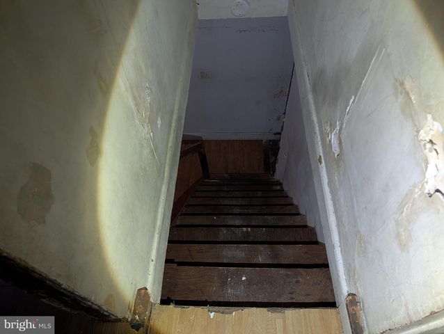 2865 N LEITHGOW ST, Philadelphia, PA 19133