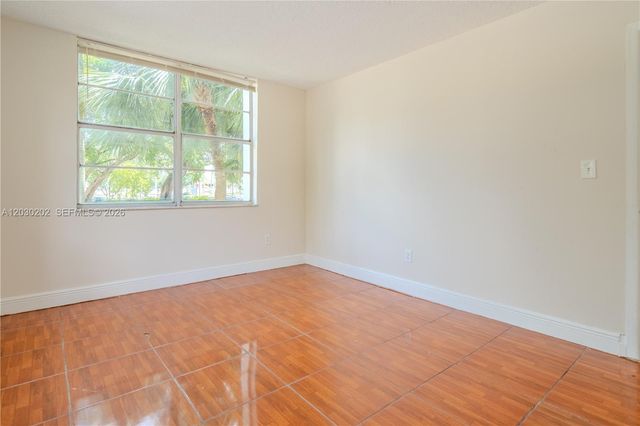482 NW 165th St Rd A-201, Miami, FL 33169