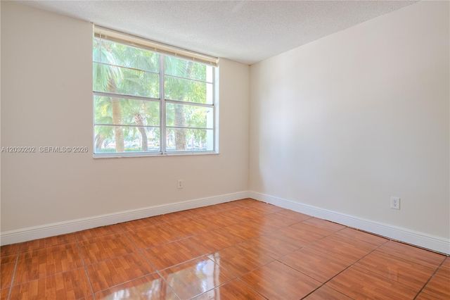 482 NW 165th St Rd A-201, Miami, FL 33169