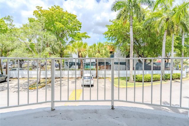 482 NW 165th St Rd A-201, Miami, FL 33169