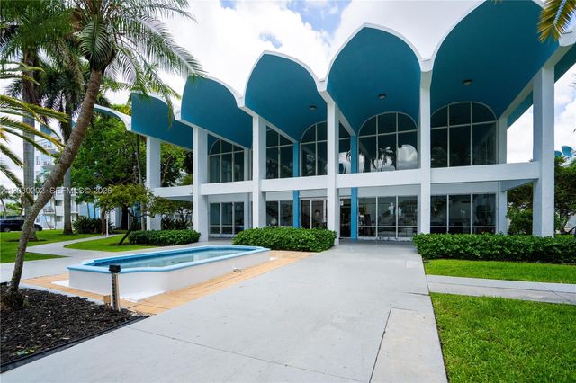 482 NW 165th St Rd A-201, Miami, FL 33169