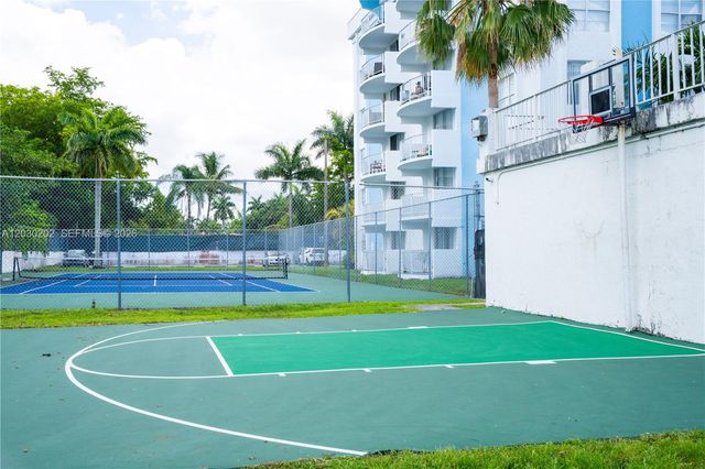 482 NW 165th St Rd A-201, Miami, FL 33169
