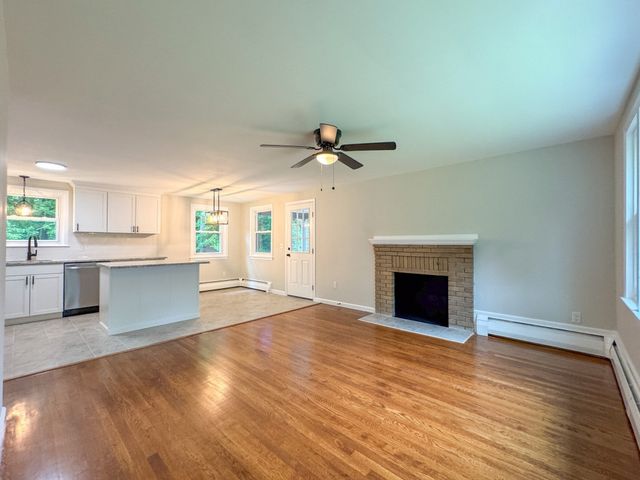13 Center St, Medway, MA 02053