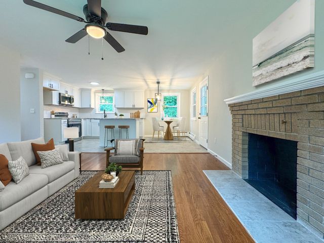 13 Center St, Medway, MA 02053