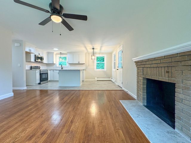 13 Center St, Medway, MA 02053