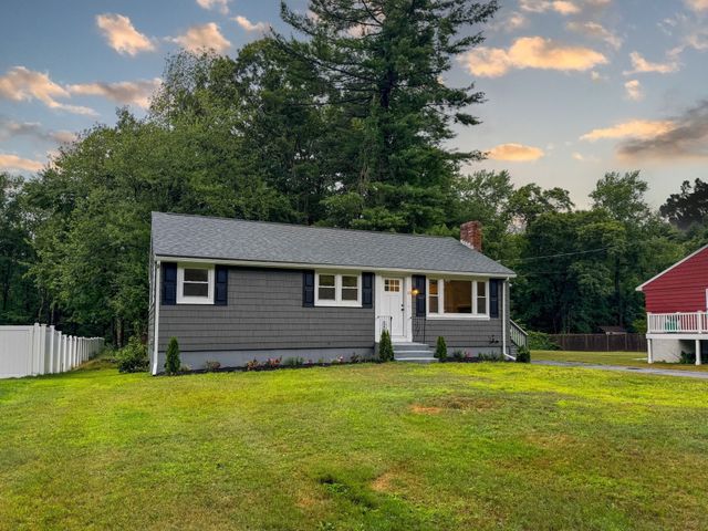 13 Center St, Medway, MA 02053