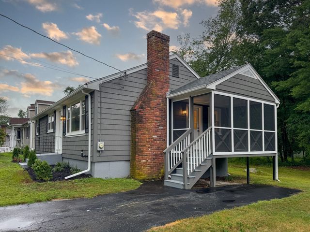 13 Center St, Medway, MA 02053