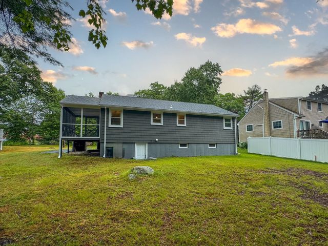 13 Center St, Medway, MA 02053
