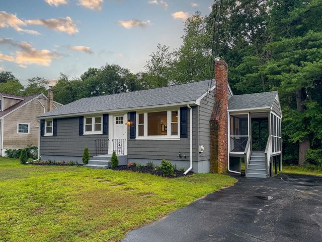 13 Center St, Medway, MA 02053