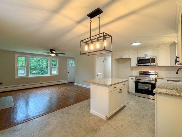 13 Center St, Medway, MA 02053
