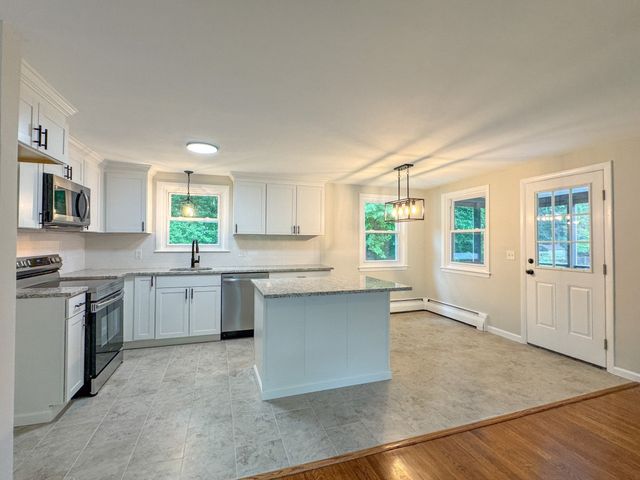 13 Center St, Medway, MA 02053