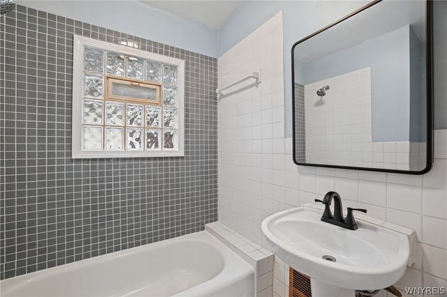 249 77th Street, Niagara Falls, NY 14304