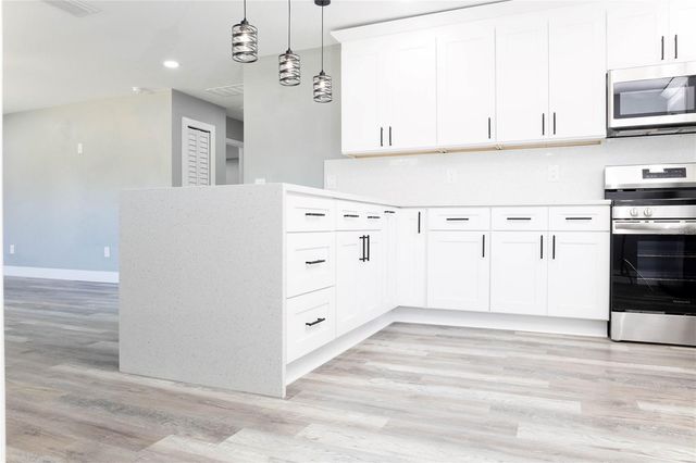 2710 W CYPRESS STREET, Tampa, FL 33609