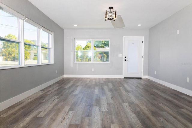 2710 W CYPRESS STREET, Tampa, FL 33609