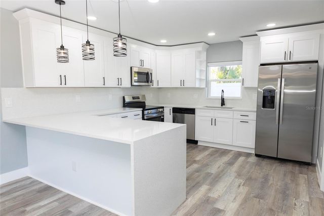 2710 W CYPRESS STREET, Tampa, FL 33609