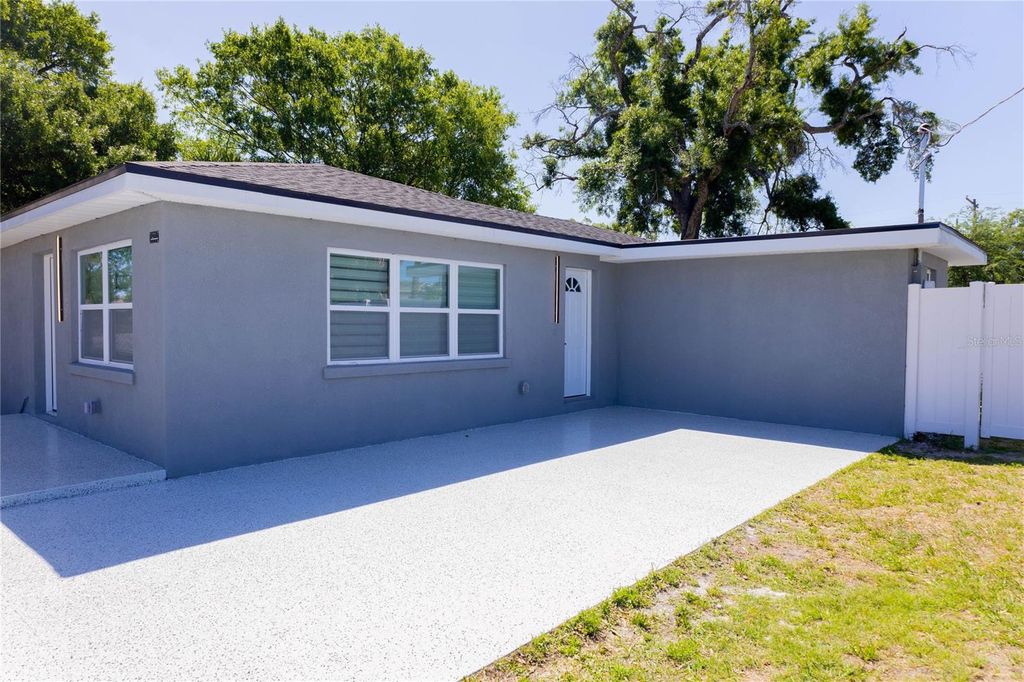 Image 2 of property listing at 2710 W CYPRESS STREET, Tampa, FL 33609