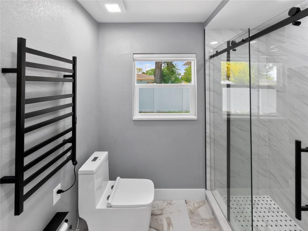 Image 11 of property listing at 2710 W CYPRESS STREET, Tampa, FL 33609