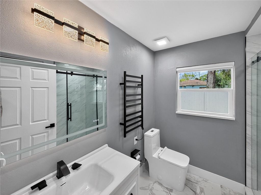 Image 12 of property listing at 2710 W CYPRESS STREET, Tampa, FL 33609
