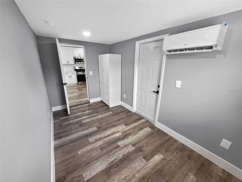 Image 16 of property listing at 2710 W CYPRESS STREET, Tampa, FL 33609