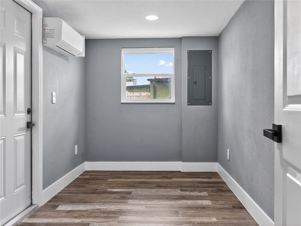 Image 18 of property listing at 2710 W CYPRESS STREET, Tampa, FL 33609