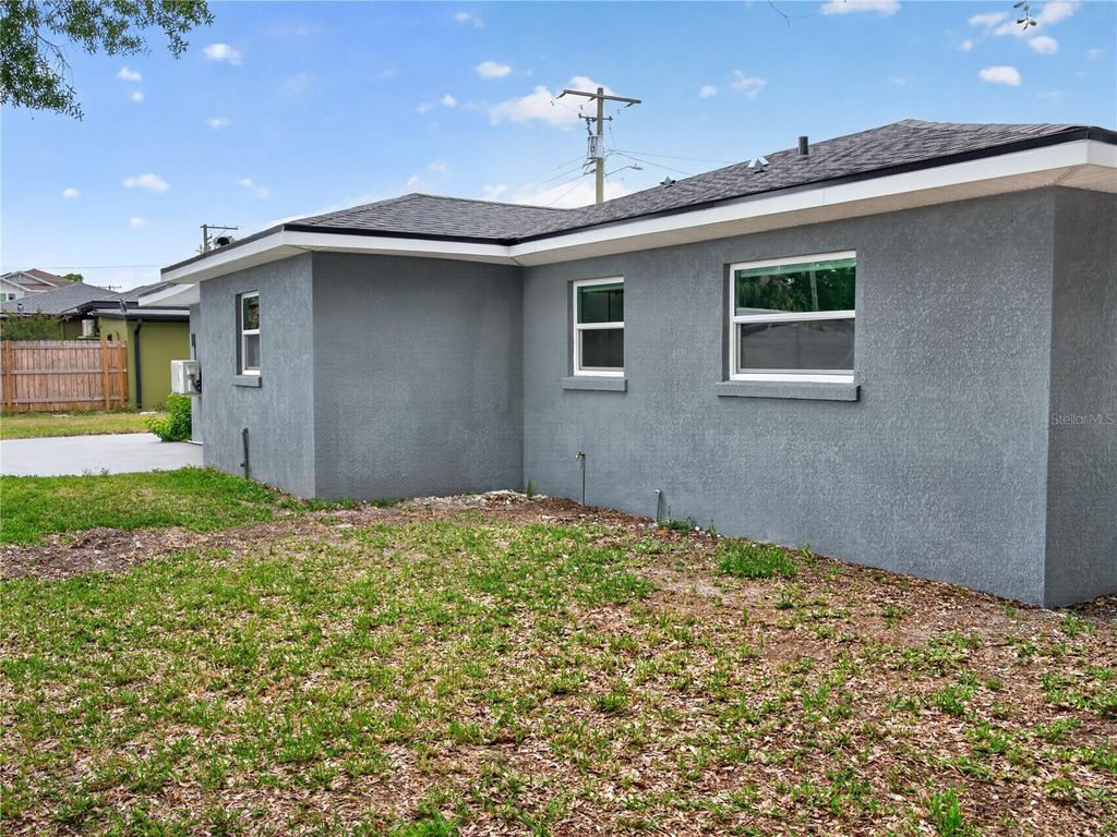 Image 23 of property listing at 2710 W CYPRESS STREET, Tampa, FL 33609