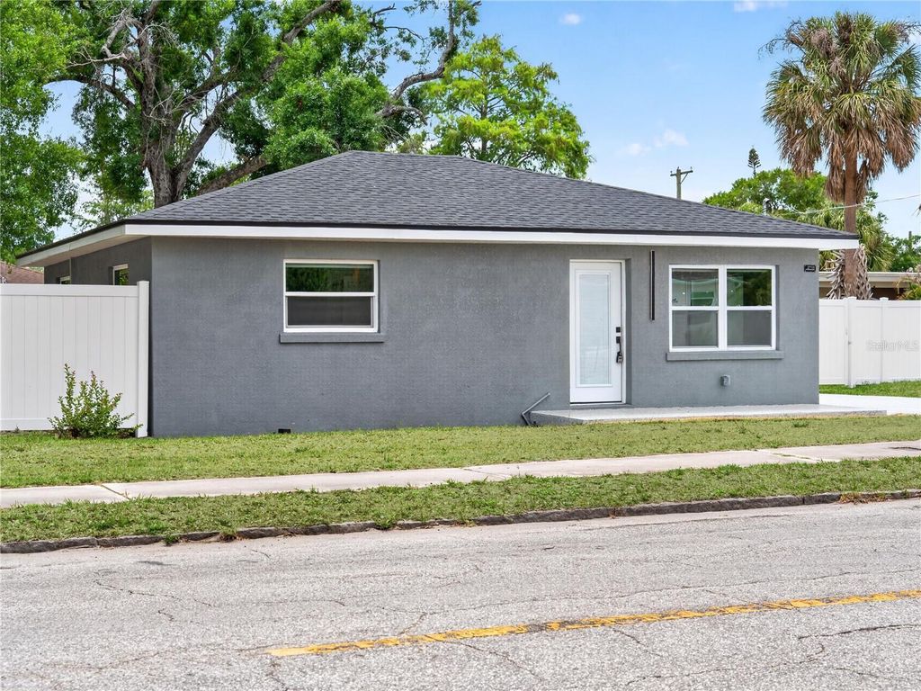 Image 25 of property listing at 2710 W CYPRESS STREET, Tampa, FL 33609