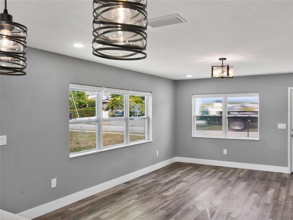 Image 10 of property listing at 2710 W CYPRESS STREET, Tampa, FL 33609