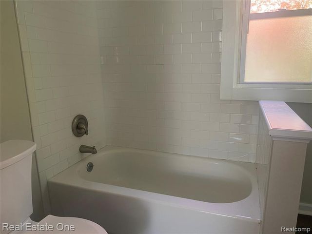 16228 Kirkshire Avenue, Beverly Hills, MI 48025