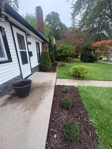 16228 Kirkshire Avenue, Beverly Hills, MI 48025