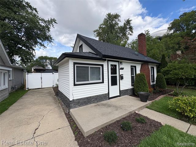 16228 Kirkshire Avenue, Beverly Hills, MI 48025
