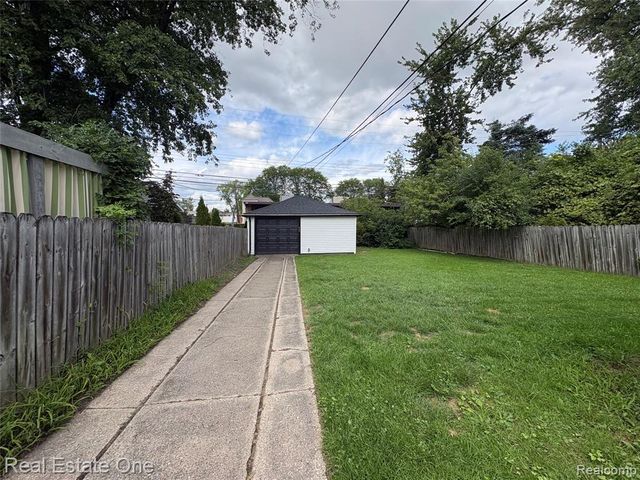 16228 Kirkshire Avenue, Beverly Hills, MI 48025