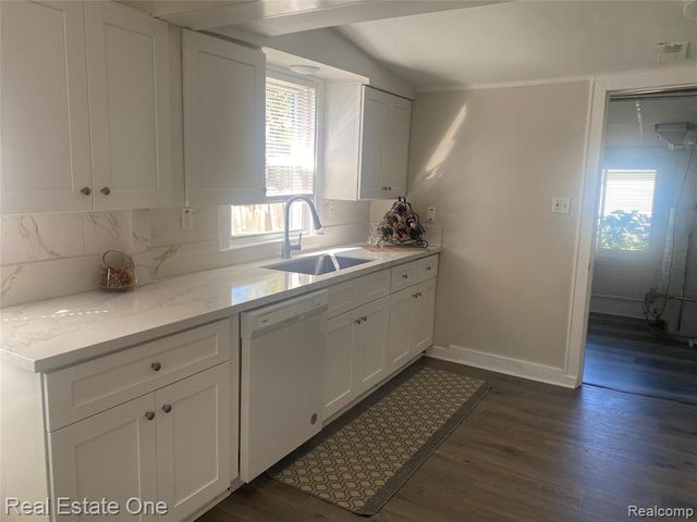 16228 Kirkshire Avenue, Beverly Hills, MI 48025