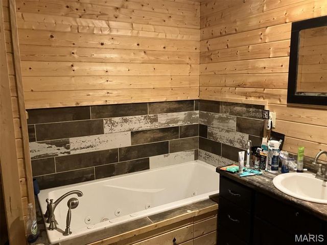 21205 CO. RD. 249, Bloomfield, MO 63825