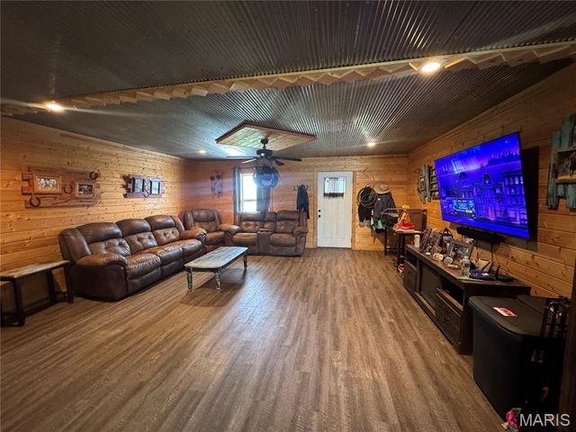 21205 CO. RD. 249, Bloomfield, MO 63825