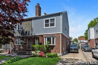 13835 64th Avenue, Flushing, NY 11367