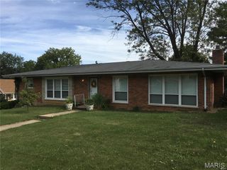 9040 CREST OAK Lane, St Louis, MO 63126