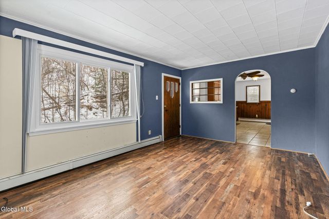 164 Cranes Hollow Road, Amsterdam, NY 12010