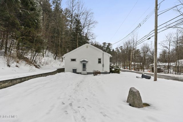 164 Cranes Hollow Road, Amsterdam, NY 12010