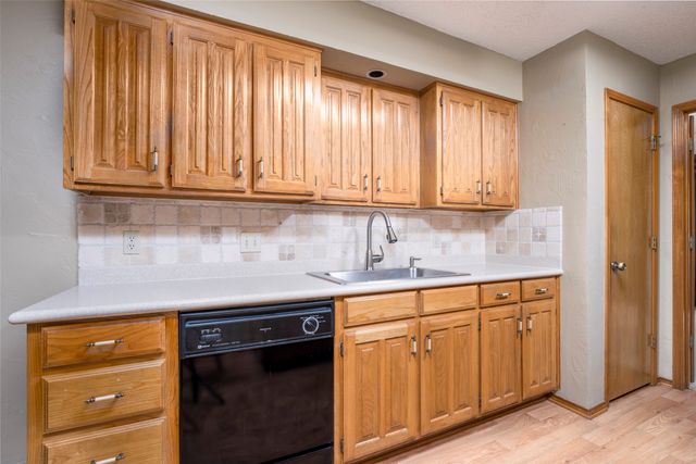 6202 Sandybrook Drive, Arlington, TX 76001