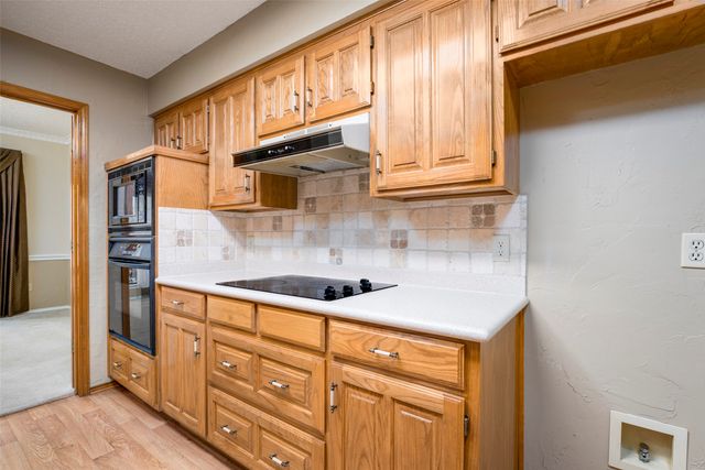 6202 Sandybrook Drive, Arlington, TX 76001