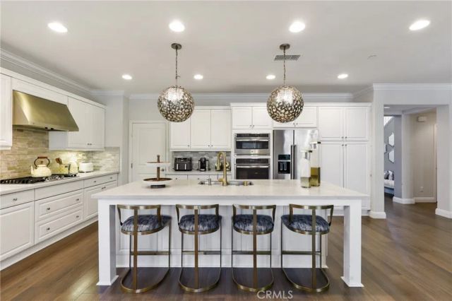 111 Bumblebee, Irvine, CA 92618
