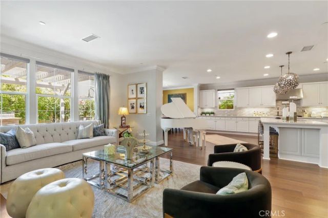 111 Bumblebee, Irvine, CA 92618